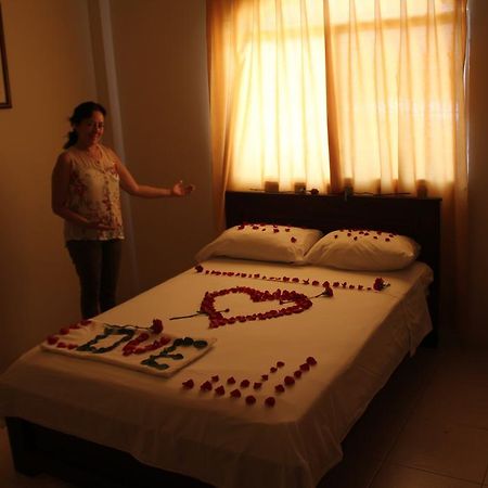 Hostal Rosa Mar Manta Ngoại thất bức ảnh