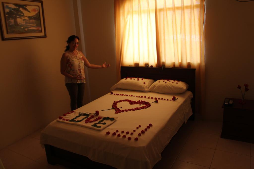 Hostal Rosa Mar Manta Ngoại thất bức ảnh