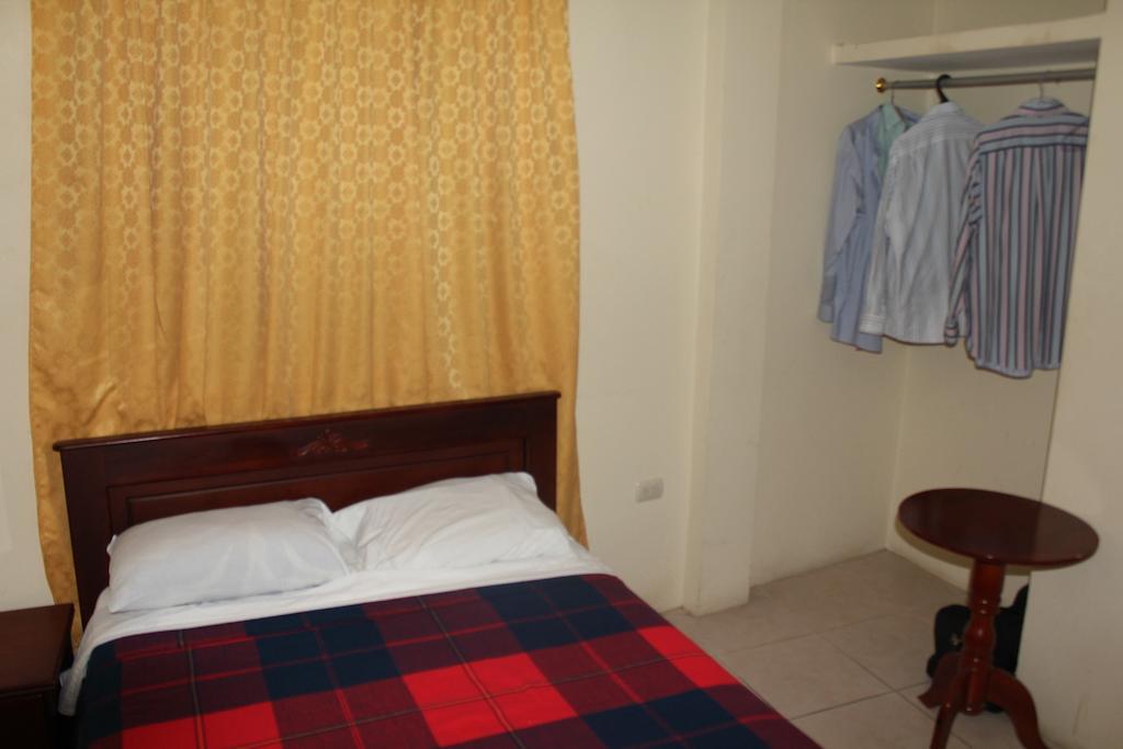 Hostal Rosa Mar Manta Ngoại thất bức ảnh