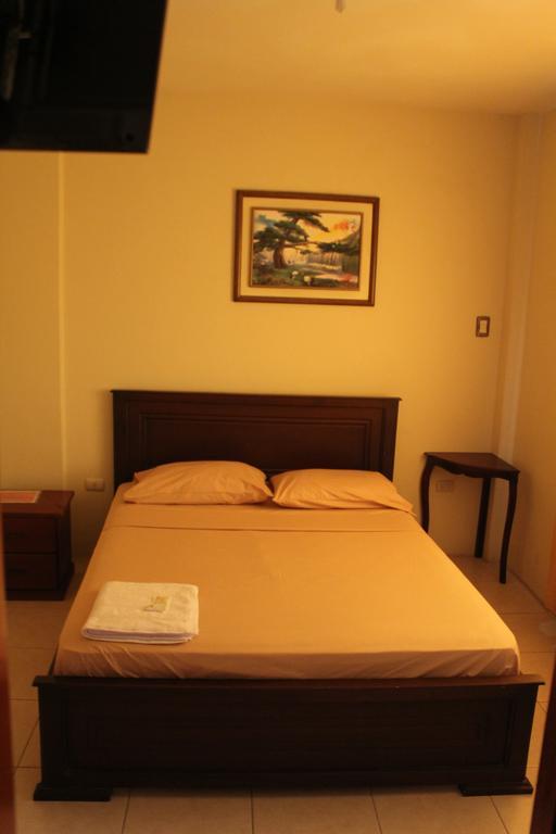 Hostal Rosa Mar Manta Ngoại thất bức ảnh