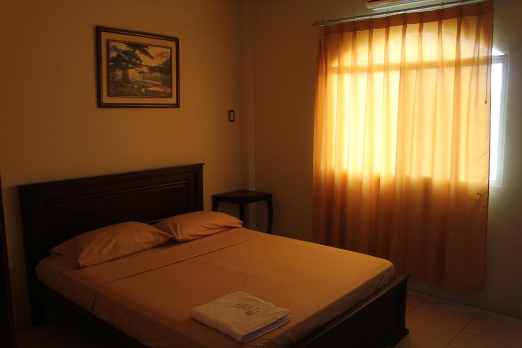 Hostal Rosa Mar Manta Ngoại thất bức ảnh