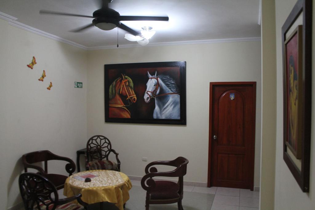 Hostal Rosa Mar Manta Ngoại thất bức ảnh