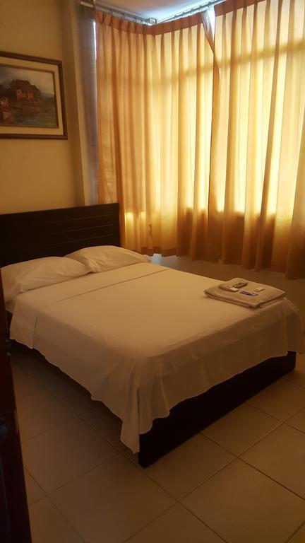 Hostal Rosa Mar Manta Ngoại thất bức ảnh