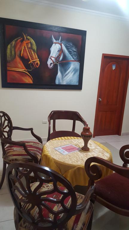 Hostal Rosa Mar Manta Ngoại thất bức ảnh